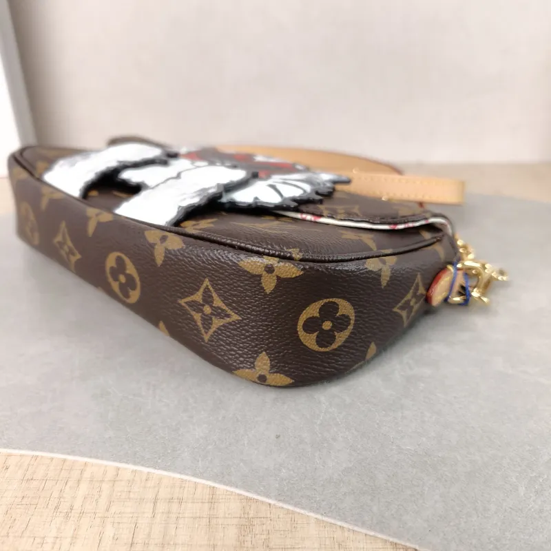 Louis Vuitton Crossbody Bag IVY Monogram PVC Small 23.5 × 4.3 × 12 cm — detail view 10 of 13