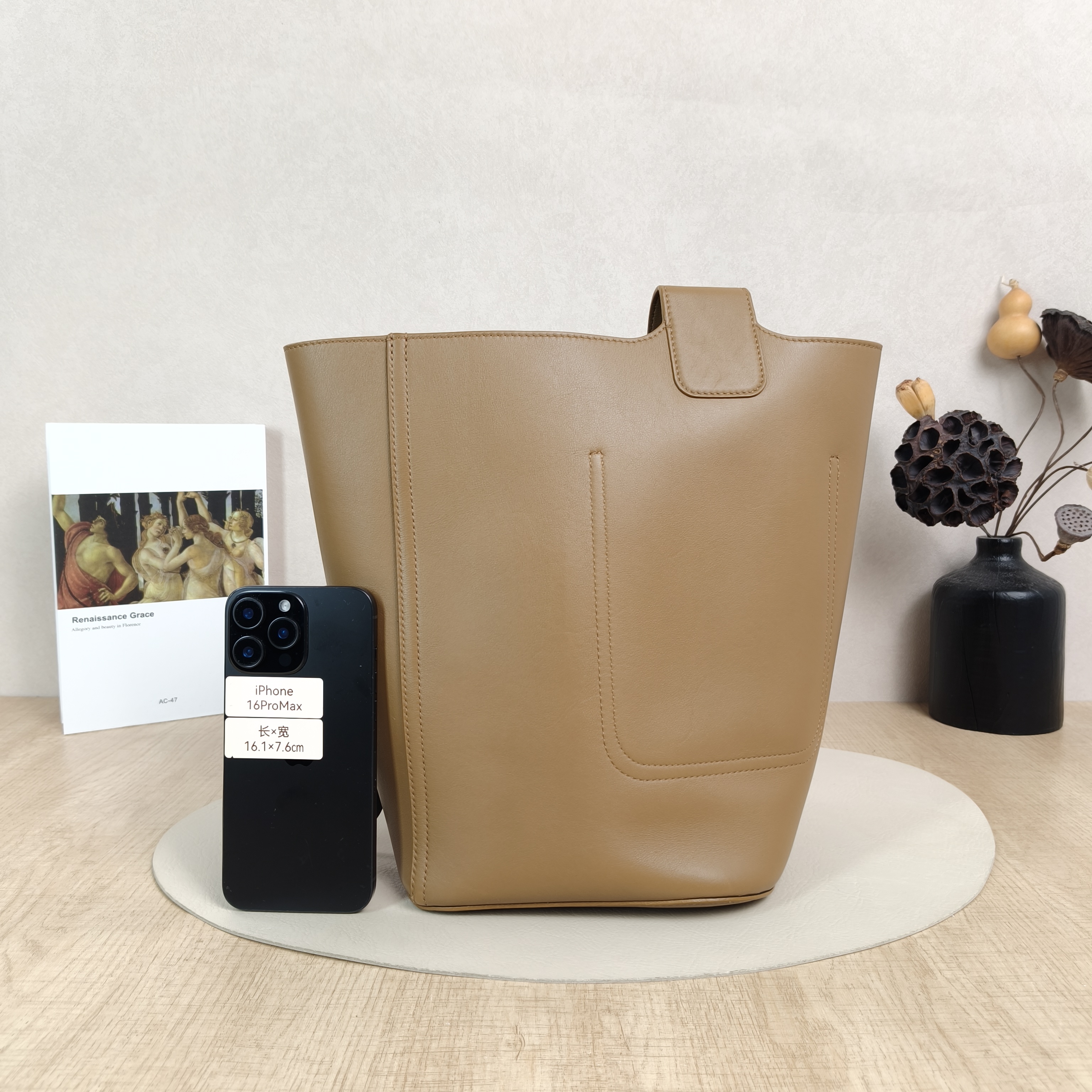 LOEWE Top Handle Bag Pebble Bucket Bucket Bag Calfskin Medium24.5 × 23.5 × 28 cm — cover view 5 of 5