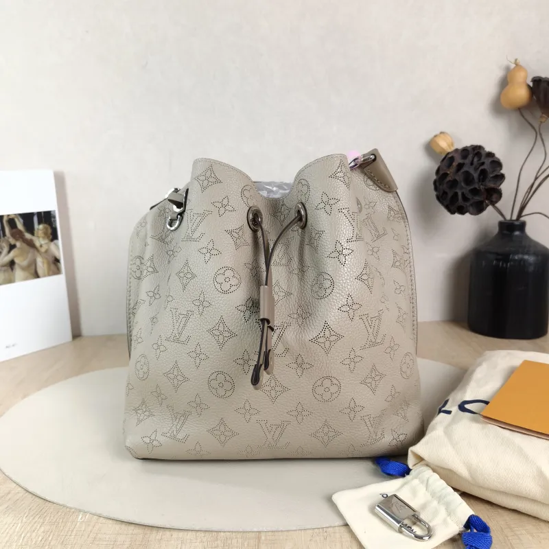Louis Vuitton Shoulder Bag Muria Grey Calfskin One Size 26 × 14 × 26 cm — cover view 6 of 6