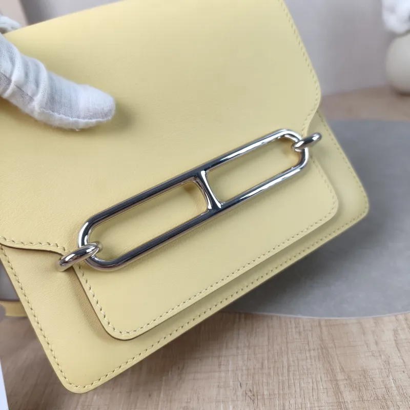 Hermès Crossbody Bag Roulis 19 1Z Swift Calfskin Mini 18 × 6 × 15 cm Z — detail view 2 of 15