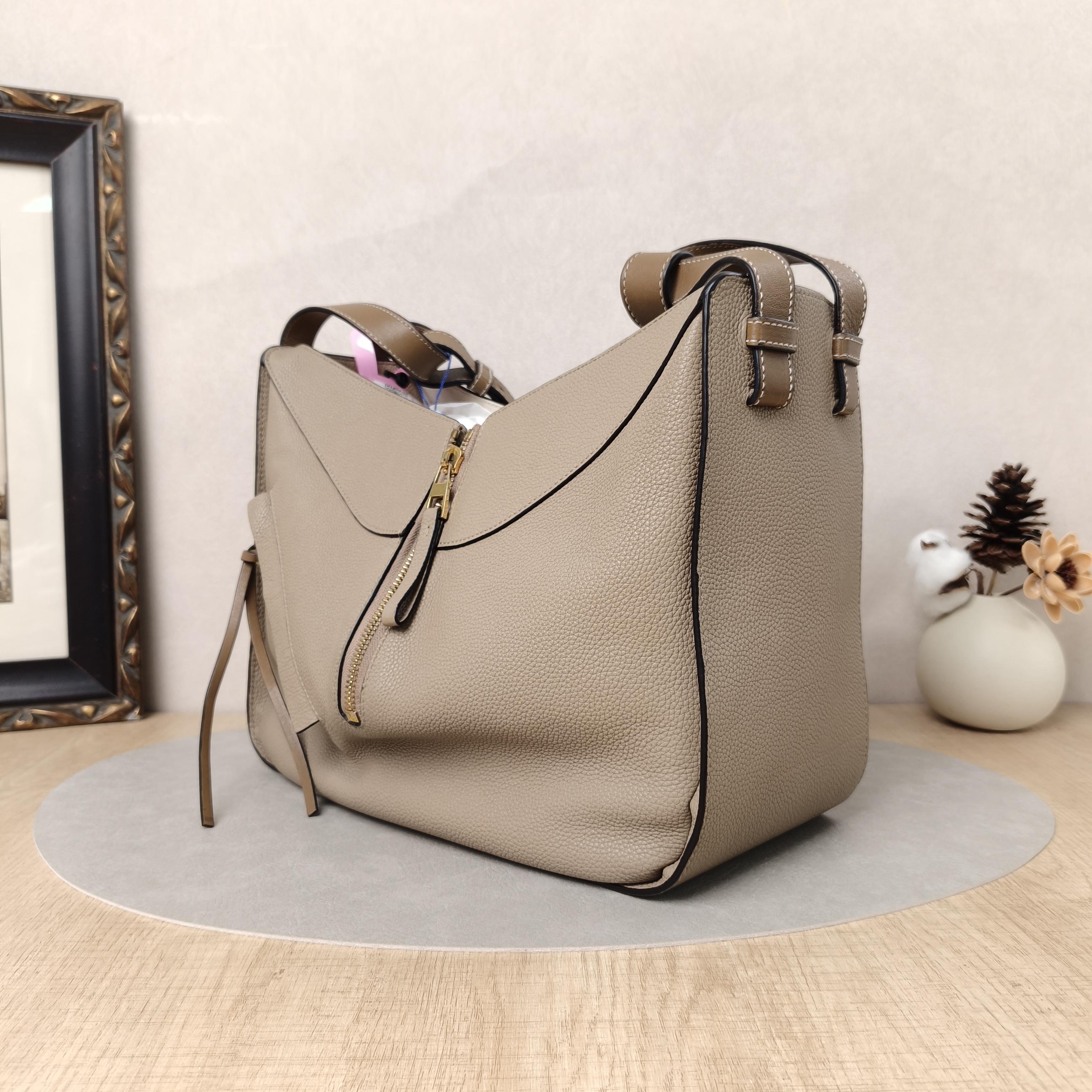 LOEWE Crossbody Bag Hammock Calfskin Medium29 × 14 × 32 cm — cover view 3 of 5