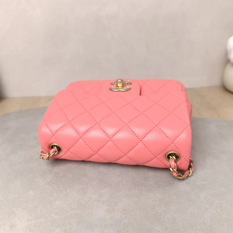 Chanel Crossbody Bag Pink Lambskinmini17 × 8 × 13.5 cm — detail view 3 of 19