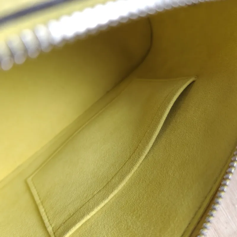 Louis Vuitton Top Handle Bag Alma Medium — detail view 2 of 10