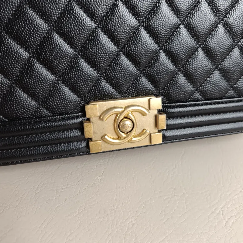 Chanel Crossbody Bag Le Boy​ Black Grained Calfskin Medium 25 × 9 × 15 cm 26 — detail view 6 of 12