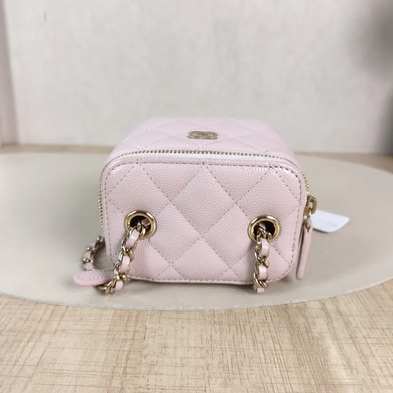 Chanel Crossbody Bag Edition Calfskinmini11 × 7 × 9 cm — detail view 1 of 12