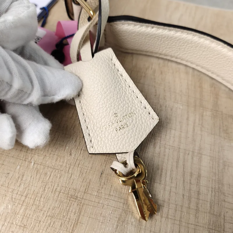 Louis Vuitton Shoulder Bag SAC SPORT Shoulder Bag White Calfskin One Size27 × 10.5 × 22 cm — detail view 6 of 15