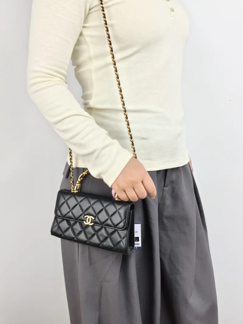 Chanel Crossbody Bag kelly Black Lambskin One Size 18.5 × 4.5 × 10 cm — on-model view 1 of 3