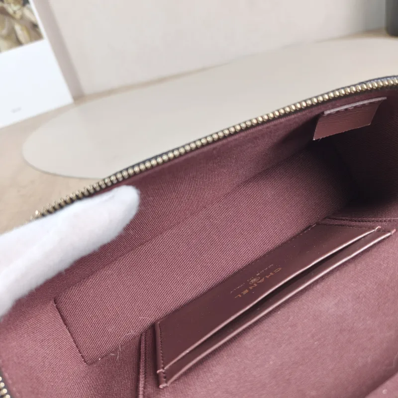 Chanel Crossbody Baglp Box Bag Top Handle Crossbody Bag Black Grained Calfskin One Size19.5 × 5 × 17 cm — detail view 11 of 15
