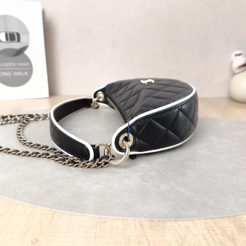 Chanel Crossbody Bag26s Top Handle Crossbody Bag Lambskin One Size22 × 6 × 15 cm — detail view 2 of 15