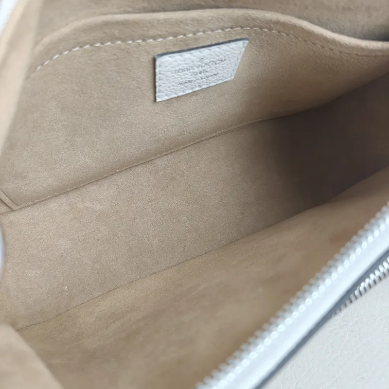 Louis Vuitton Crossbody Bag MARELLE White Epi Embossed Calfskin Small 25 × 8 × 15 cm — detail view 5 of 10