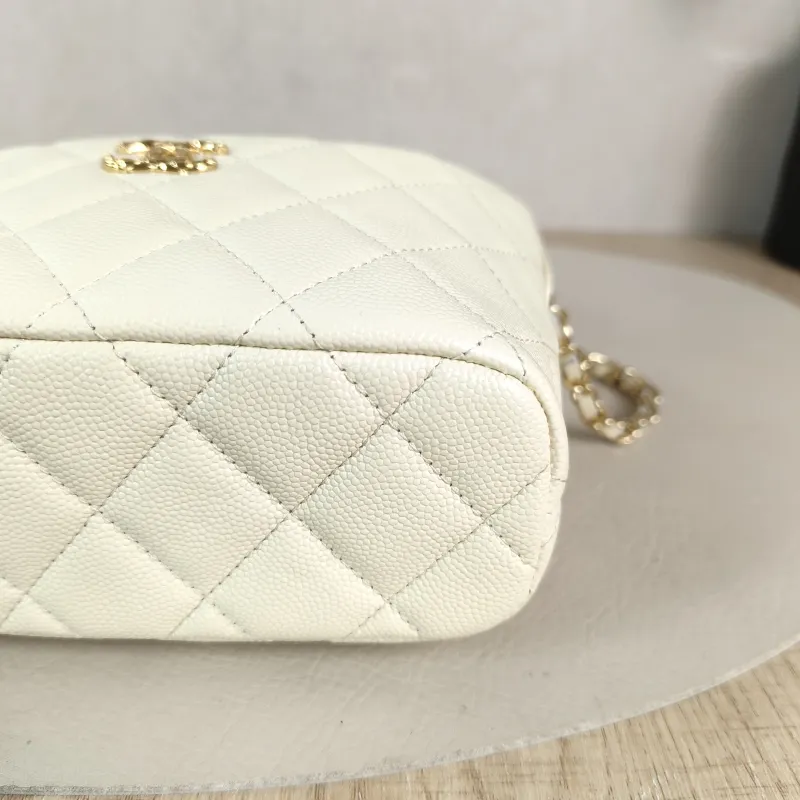 Chanel Crossbody Bag Crossbody Bag White Grained Calfskin One Size 16 × 6.5 × 13 cm — detail view 1 of 11