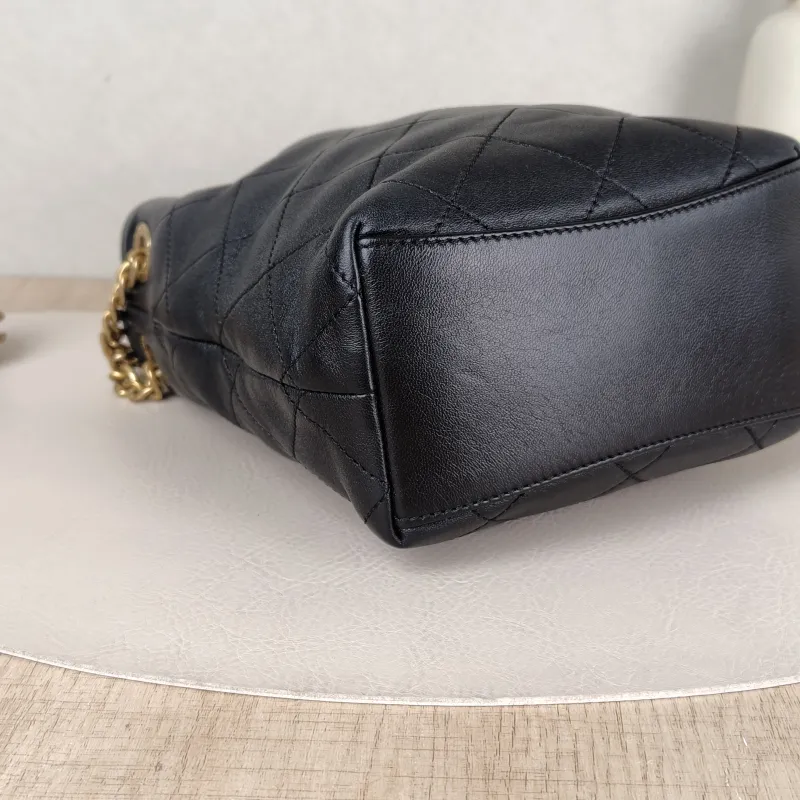 Chanel Crossbody Bag Crossbody Bag Black Calfskin One Size15 × 8 × 20 cm — detail view 2 of 11