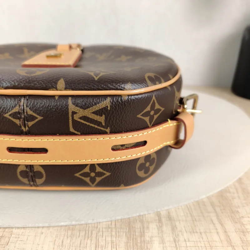 Louis Vuitton Crossbody Bag BOITE CHAPEAU SOUPLE Monogram PVC Large 20 × 8 × 22.5 cm — detail view 2 of 12