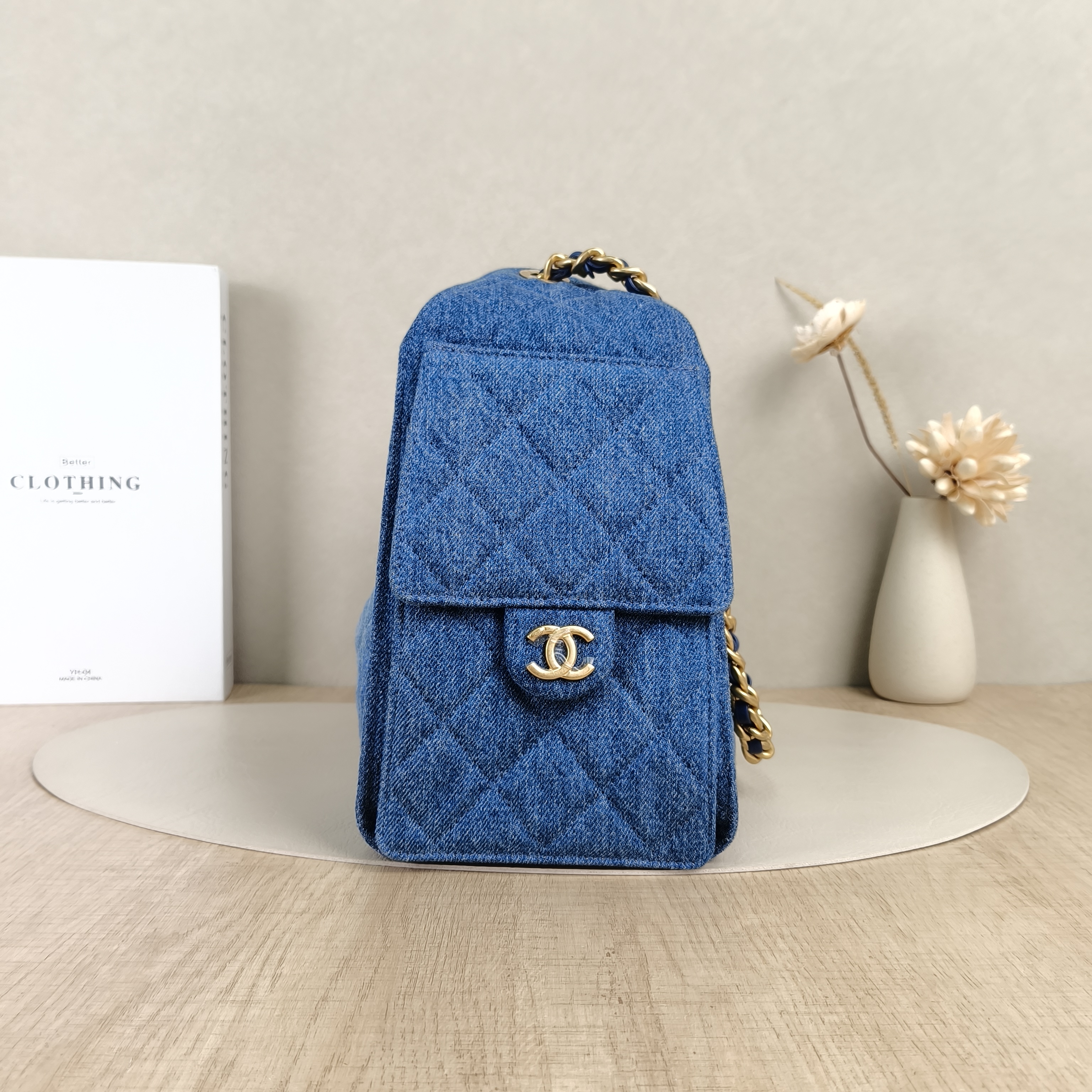 Chanel Shoulder Bag25Bag Small23 × 14 × 23 cm — cover view 4 of 8