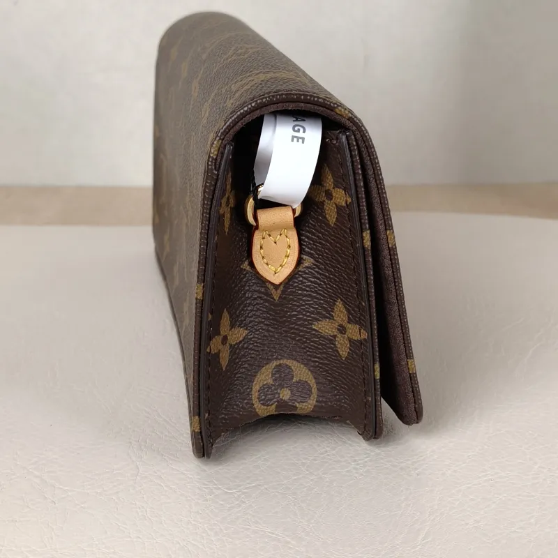 Louis Vuitton Crossbody Bag LILY Chain Bagwoc Monogram PVC21 × 3.5 × 10.5 cm — detail view 7 of 11
