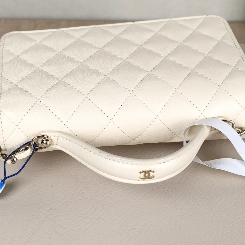Chanel Crossbody Bag Yellow Calfskin One Size19 × 7 × 11.5 cm — detail view 4 of 14