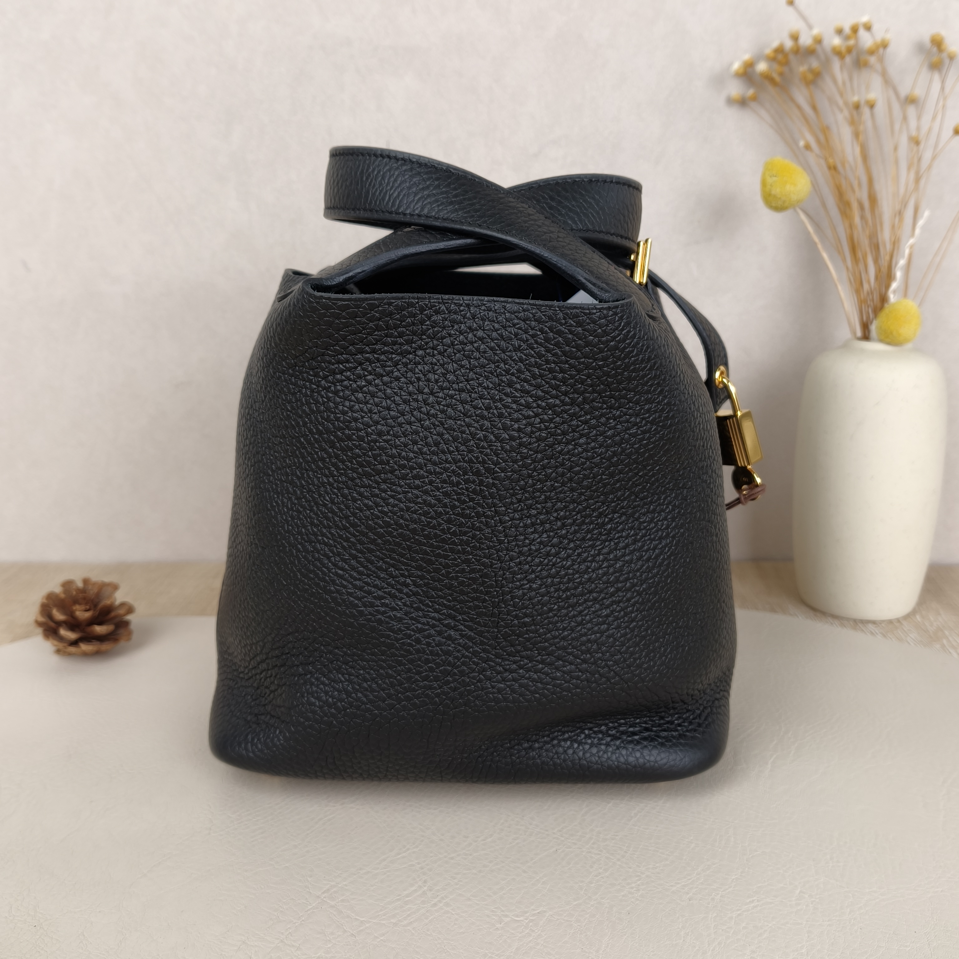 Hermès Top Handle Bag Picotin Lock 18 1889Black Calfskin Small18 × 13 × 18 cm — cover view 4 of 9