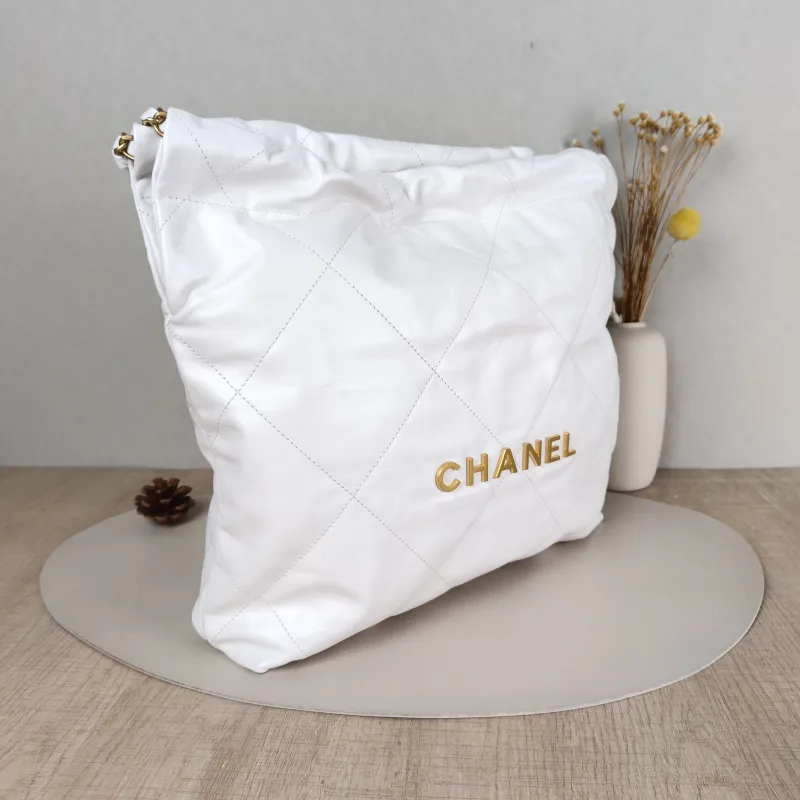 Chanel Shoulder Bag22Bag White CC alfskin Small35 × 7 × 37 cm — cover view 5 of 6