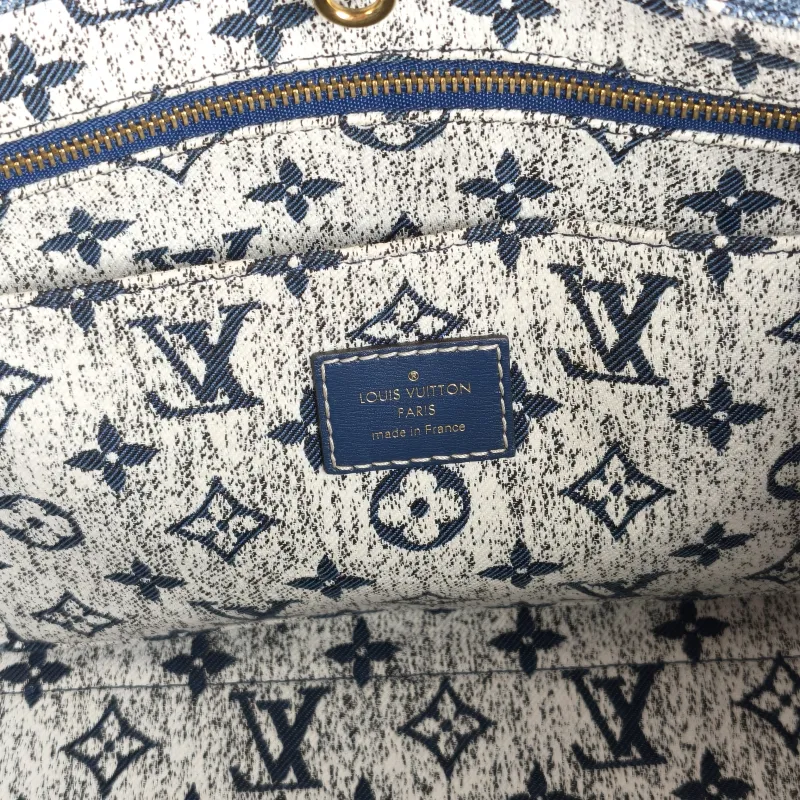 Louis Vuitton Shoulder Bag Onthego Medium Blue Medium 31 × 14 × 24 cm — detail view 6 of 10