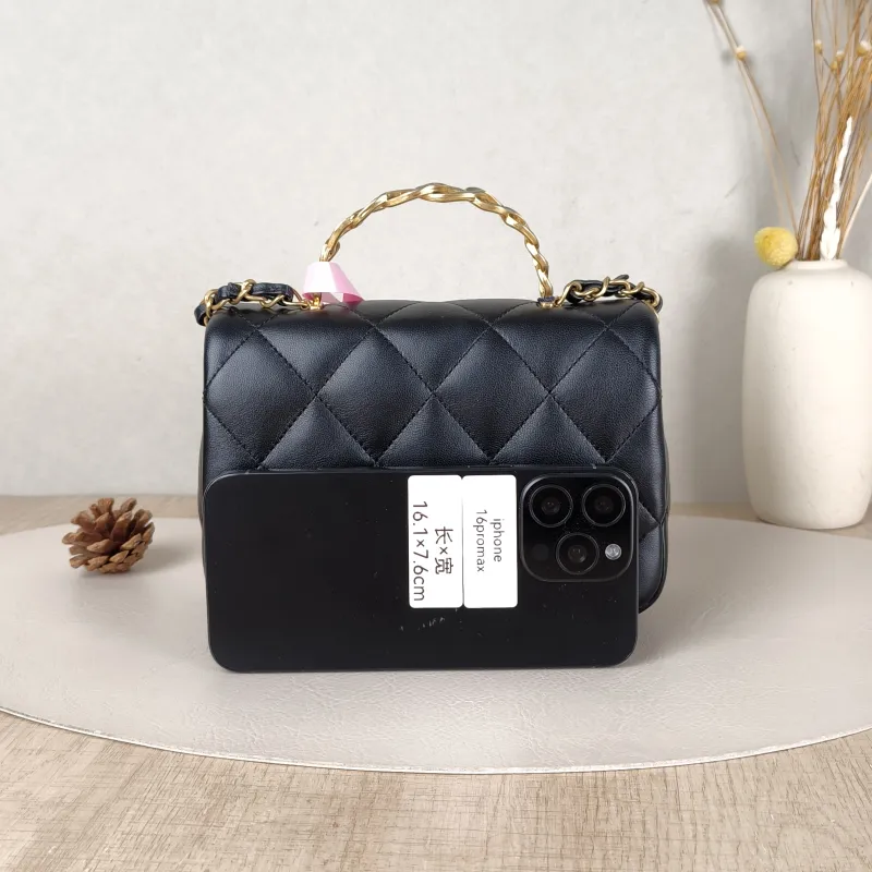 Chanel Crossbody Bag25c Black Lambskin One Size19 × 6 × 14 cm — cover view 5 of 5
