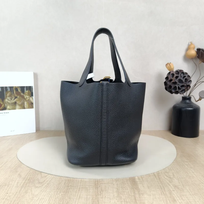 Hermès Top Handle Bag Picotin Lock 22 22Black TC Calfskin Medium22 × 17 × 21 cm