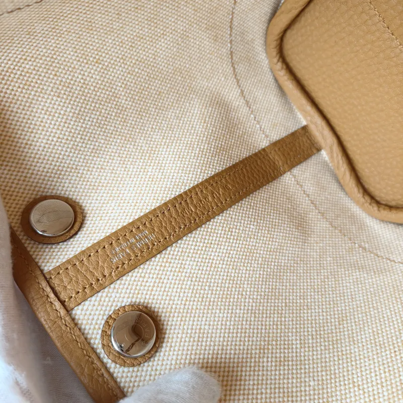 Hermès Top Handle Bag Neo Garden 23 Mini Canvas · Negonda Calfskin Mini 23 × 10 × 16 cm G — detail view 9 of 10