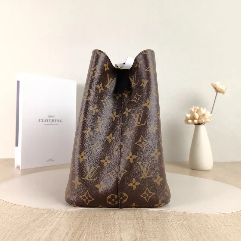 Louis Vuitton Shoulder Bag NÉONOÉ Bucket Bag Black PVC Medium 26 × 17.5 × 26 cm — detail view 7 of 9
