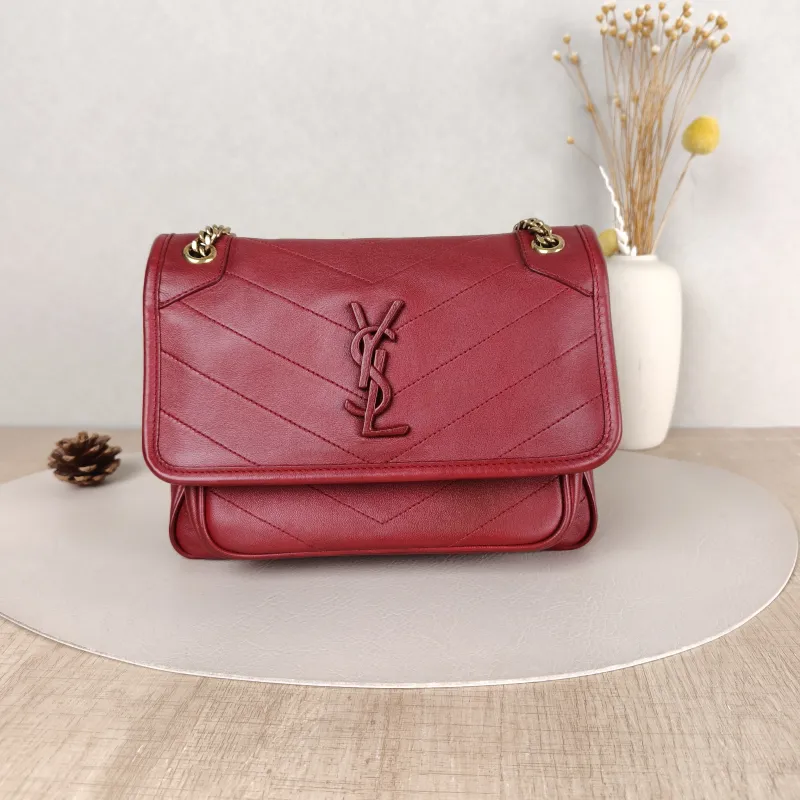 SAINT LAURENT Crossbody Bag Niki Red D Lambskin Small21 × 7.5 × 16 cm