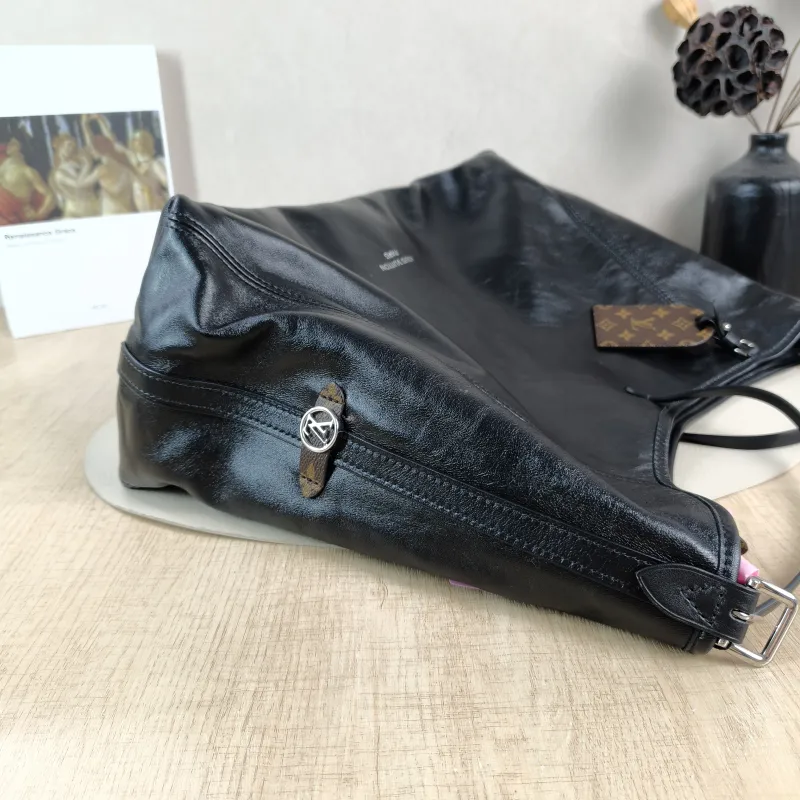 Louis Vuitton Crossbody Bag Carryall Vibe Black SL ambskin Medium 39 × 15 × 30 cm — detail view 13 of 14