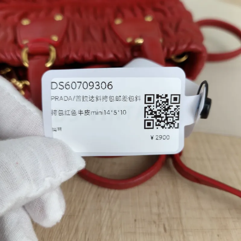 PRADA Crossbody Bag Messenger Bag Crossbody Bag Red Calfskinmini14 × 5 × 10 cm — detail view 8 of 12