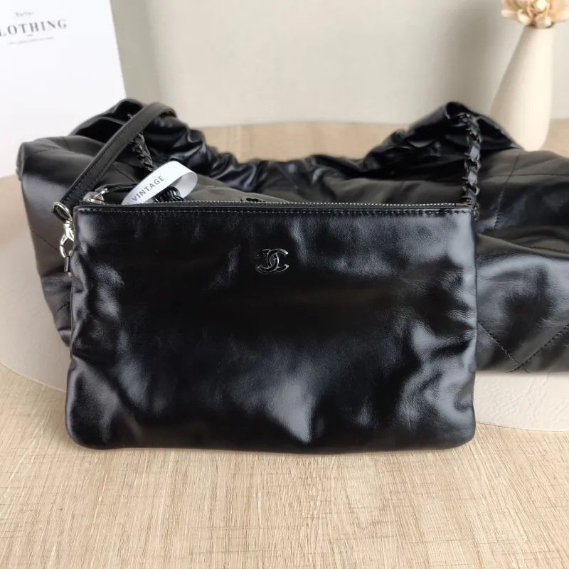 Chanel Shoulder Bag 22Bag Black CC alfskin Medium 39 × 8 × 42 cm — detail view 10 of 14