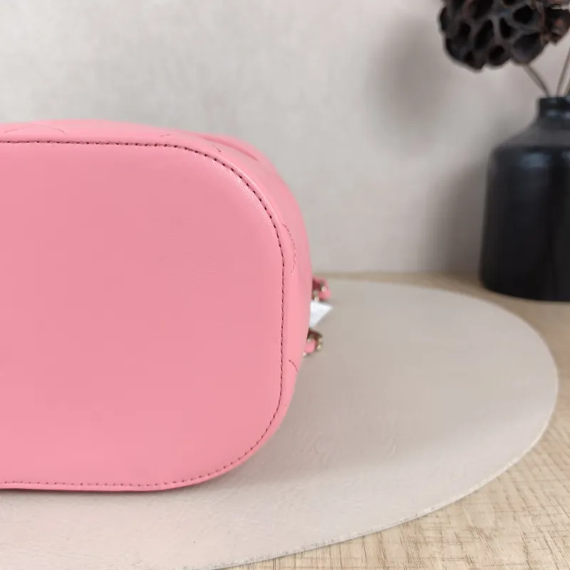 Chanel Crossbody Bag Trendy cc Crossbody Bag Pink Lambskin One Size15.5 × 12 × 16 cm — detail view 2 of 12