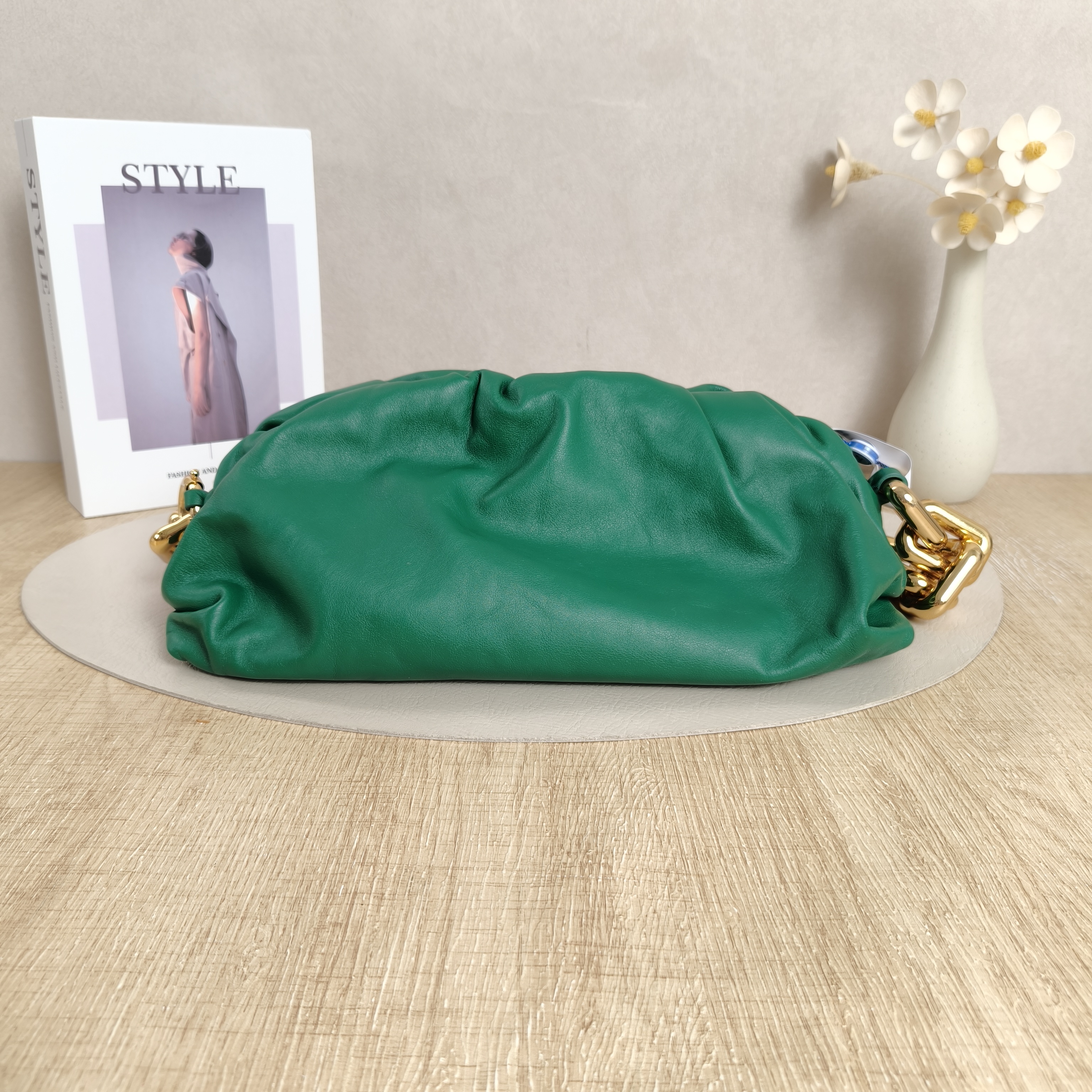 Bottega Veneta Shoulder Bag The Chain Pouch Green Calfskin One Size30 × 8 × 15 cm