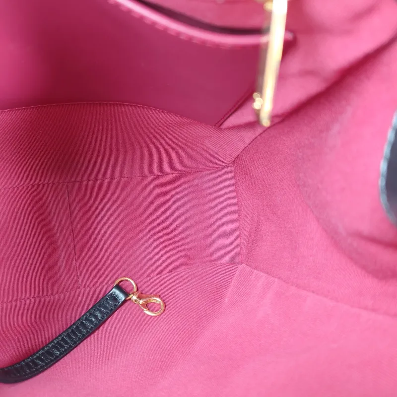 Chanel Shoulder Bag tote Black Lambskin One Size 23 × 8 × 23 cm — detail view 10 of 13