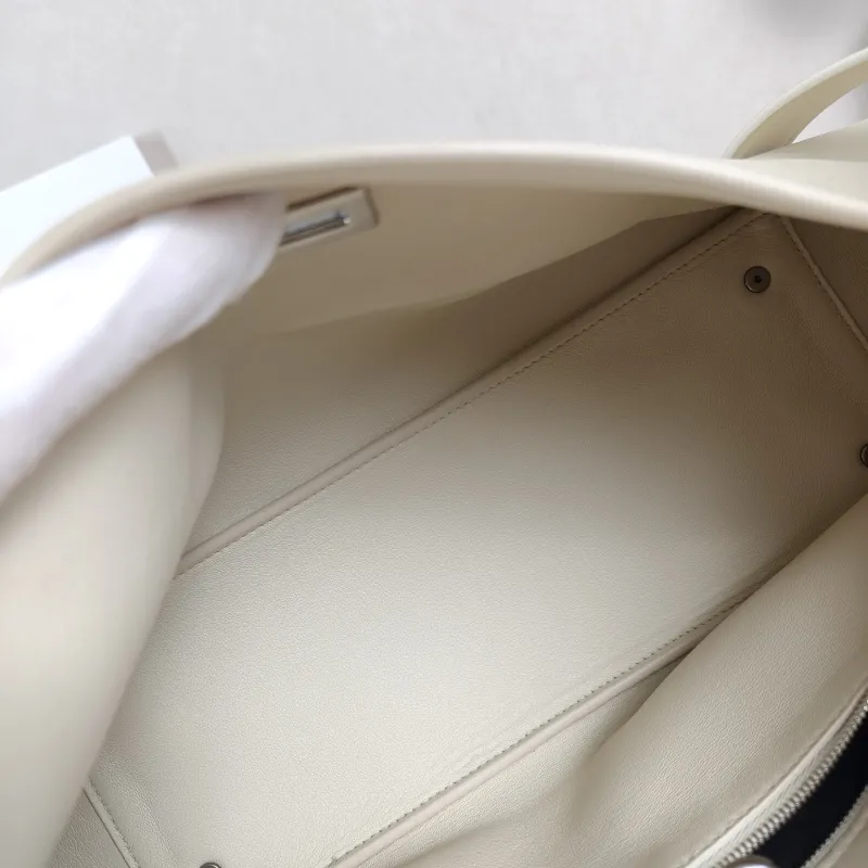 BALENCIAGA Shoulder Bagbel air White Calfskin One Size35 × 10 × 21 cm — detail view 10 of 12