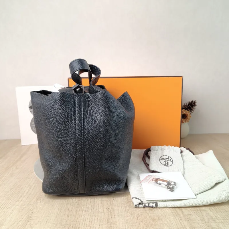 Hermès Top Handle Bag Picotin Lock 22 22 Black Taurillon Clemence TC Calfskin Medium 22 × 18 × 21 cm C — cover view 4 of 6