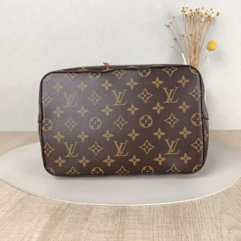 Louis Vuitton Shoulder Bag NÉONOÉ Bucket Bag PVC Medium 26 × 17.5 × 26 cm — cover view 3 of 5