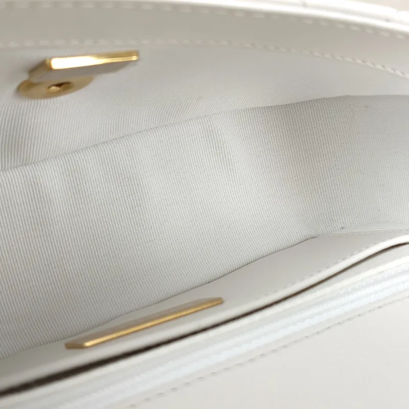 Chanel Crossbody Bag Messenger Bag White Calfskin One Size 20 × 7 × 12.5 cm — detail view 5 of 13