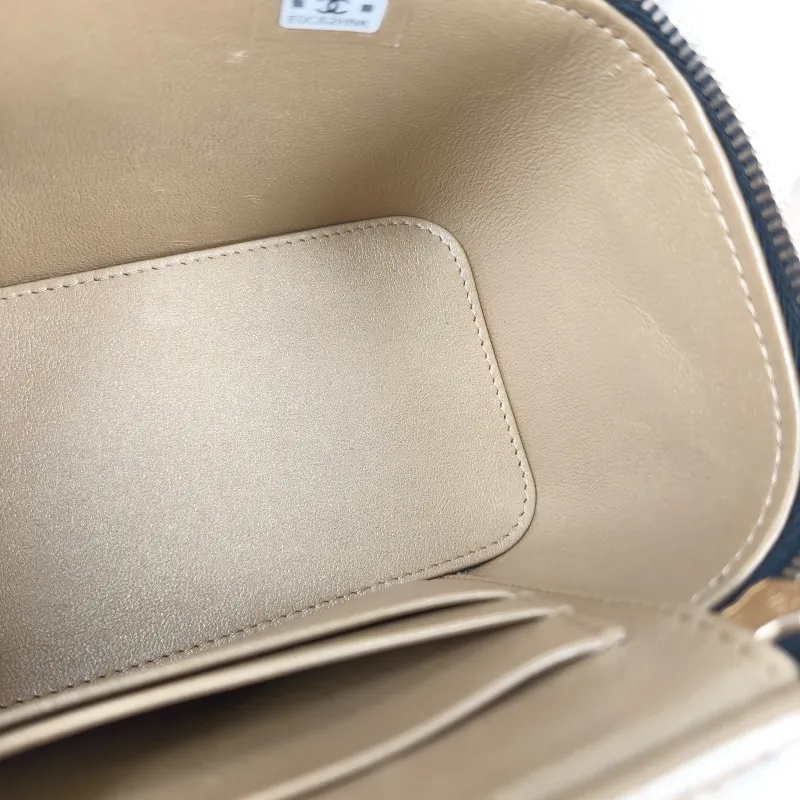 Chanel Crossbody Bag Edition C Black Lambskin 16 × 8 × 9.5 cm — detail view 3 of 10