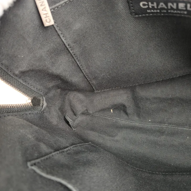 Chanel Shoulder Bag Tote Bag Grained Calfskin One Size 34 × 9 × 21 cm 22 — detail view 14 of 14