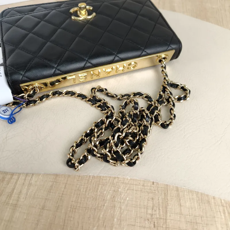 Chanel Crossbody Bagtrendy cc woc Black Lambskinmini19.2 × 3.5 × 12.3 cm — detail view 3 of 12
