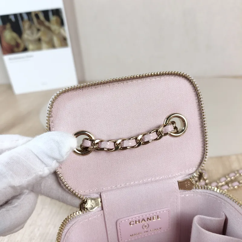 Chanel Crossbody Bag Edition Calfskinmini11 × 7 × 9 cm — detail view 11 of 12