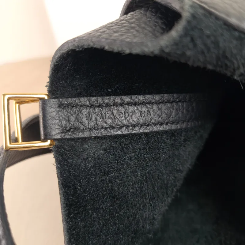 Hermès Top Handle Bag Picotin Lock 22 22 Black Taurillon Clemence TC Calfskin Medium 22 × 18 × 21 cm W — detail view 5 of 11