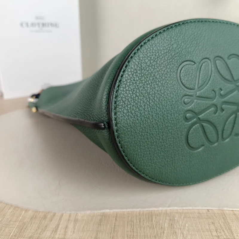 LOEWE Crossbody Bag Crossbody Bag Green Calfskin One Size 19 × 14 × 27 cm — detail view 7 of 11