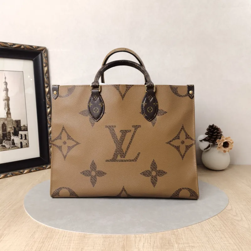 Louis Vuitton Shoulder Bag Onthego Medium Monogram PVC Medium35 × 14 × 27 cm — cover view 8 of 9