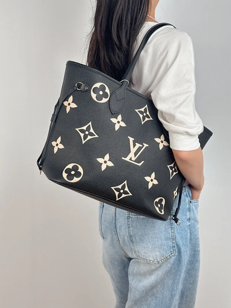 Louis Vuitton Shoulder Bag Neverfull Black · White Calfskin Medium 31 × 14 × 28 cm — on-model view 2 of 2