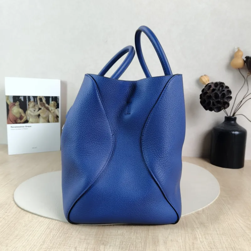 DIOR Shoulder Bag Shoulder Bag Blue Calfskin One Size32 × 20 × 25 cm — detail view 1 of 13