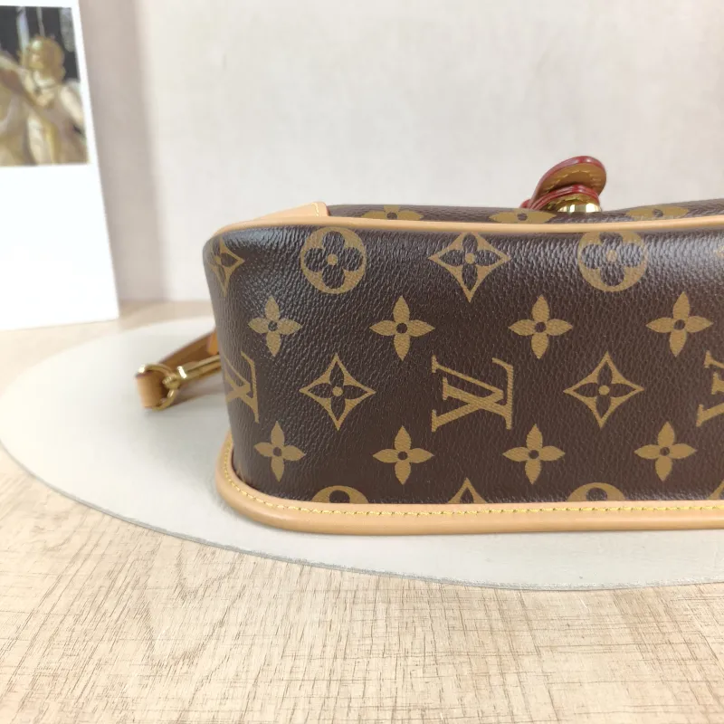 Louis Vuitton Crossbody Bag Diane Baguette Bag Shoulder Strap PVC Small 24 × 9 × 15 cm — detail view 13 of 13
