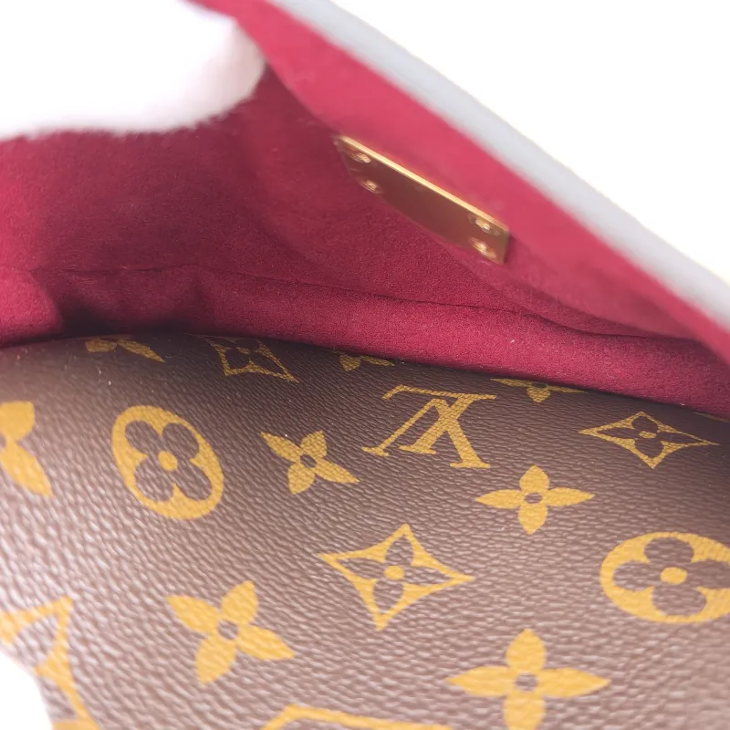 Louis Vuitton Crossbody Bag Passy Messenger Bag Monogram PVC Small 23 × 9 × 17 cm — detail view 10 of 15