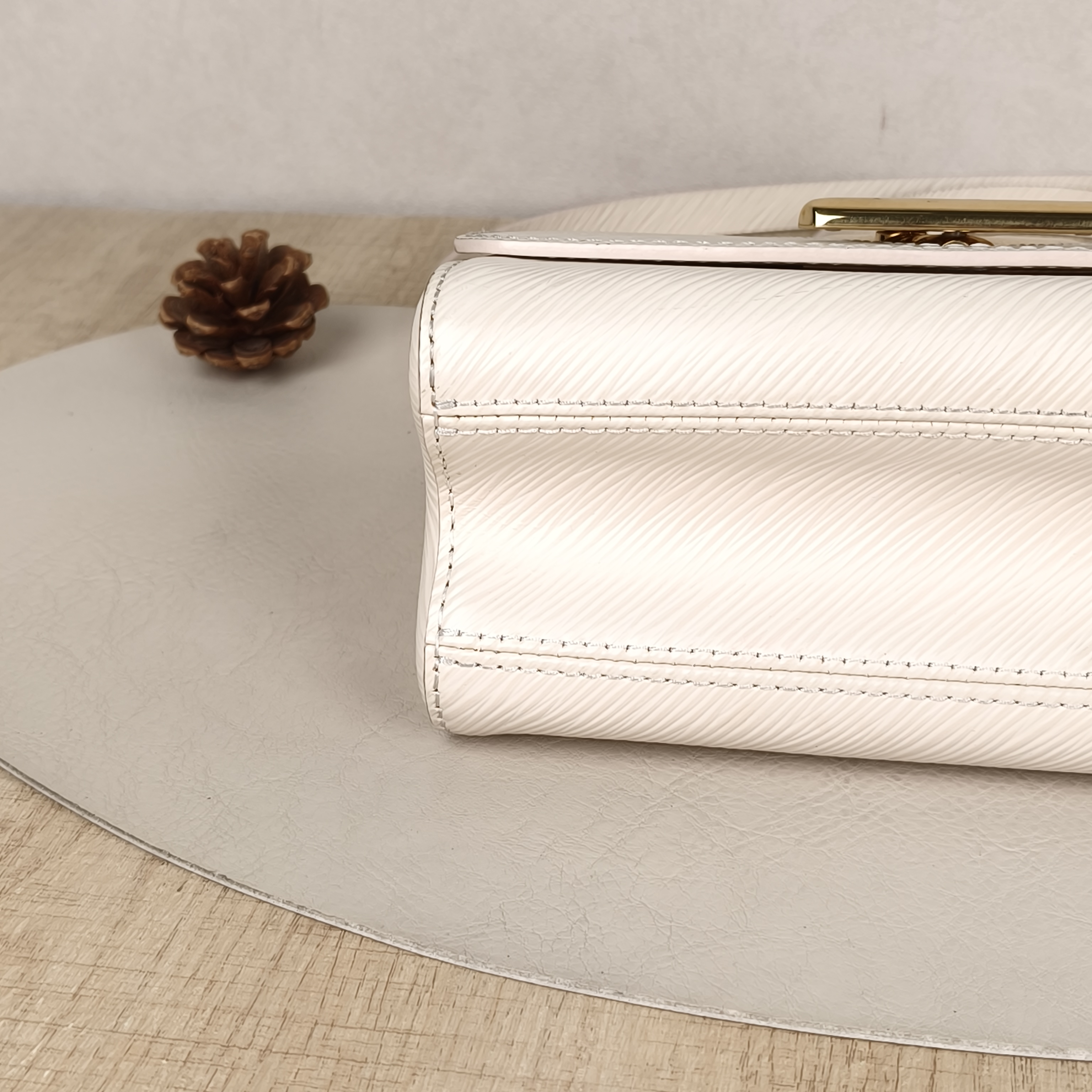 Louis Vuitton Crossbody Bag Twist White Epi Embossed Calfskin Small19 × 9 × 15 cm — cover view 7 of 8